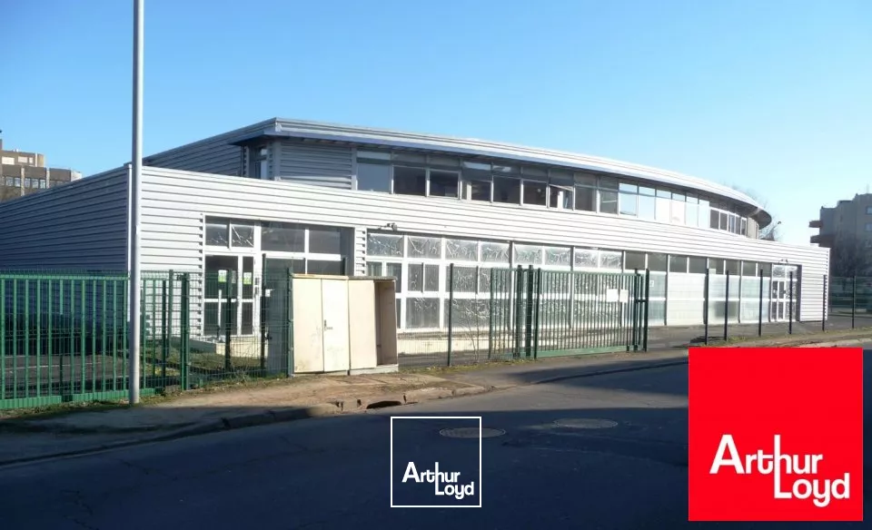 Immeuble à usage de bureaux en pleine propriété