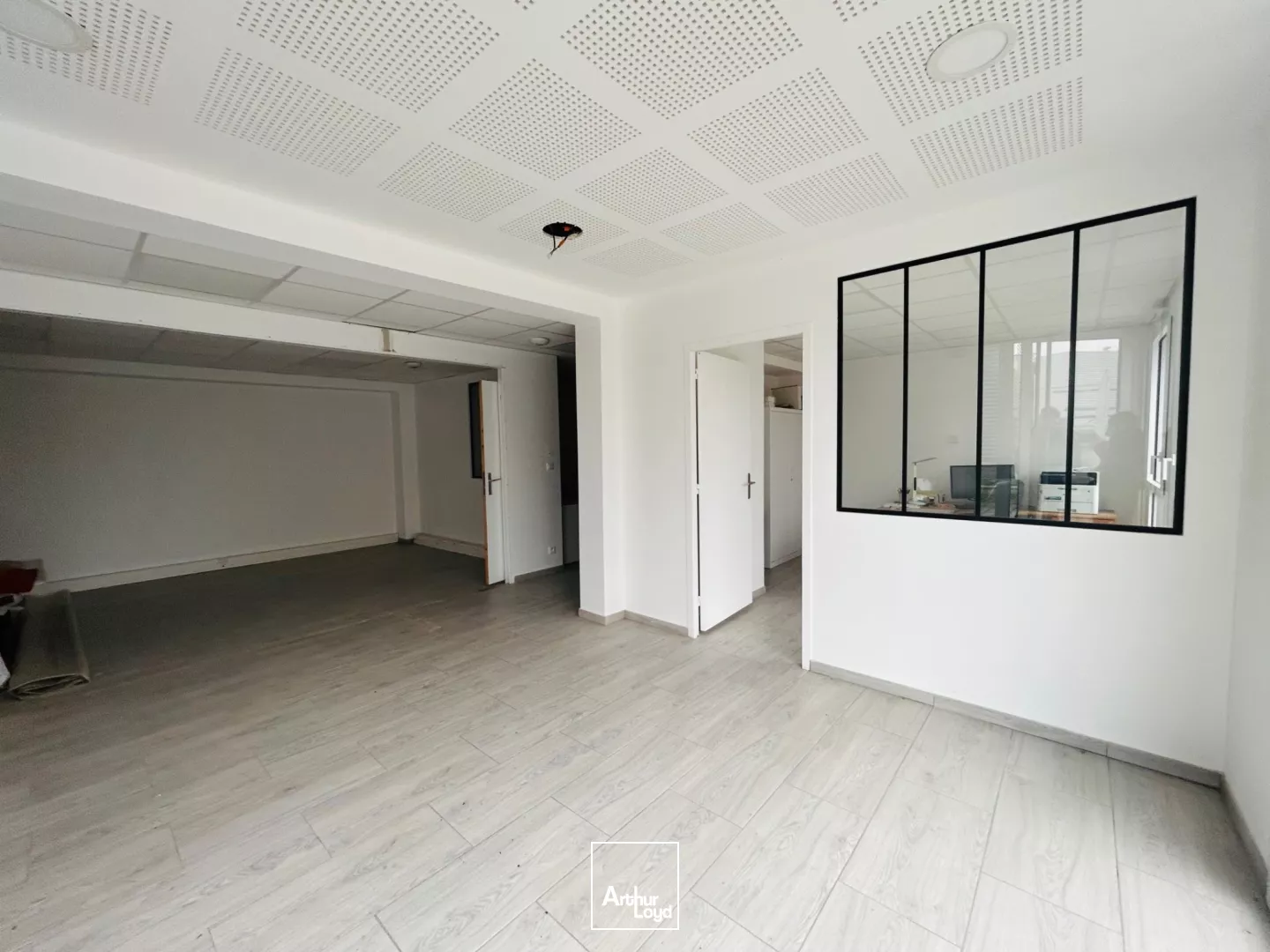 A LOUER STOCKAGE ET BUREAUX ST NAZAIRE BRAIS 