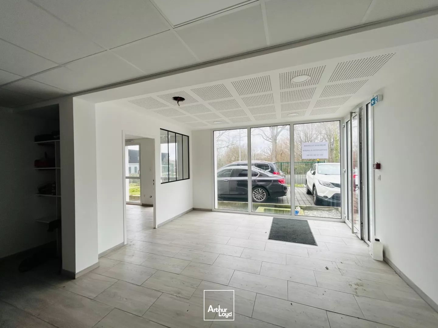 A LOUER STOCKAGE ET BUREAUX ST NAZAIRE BRAIS 