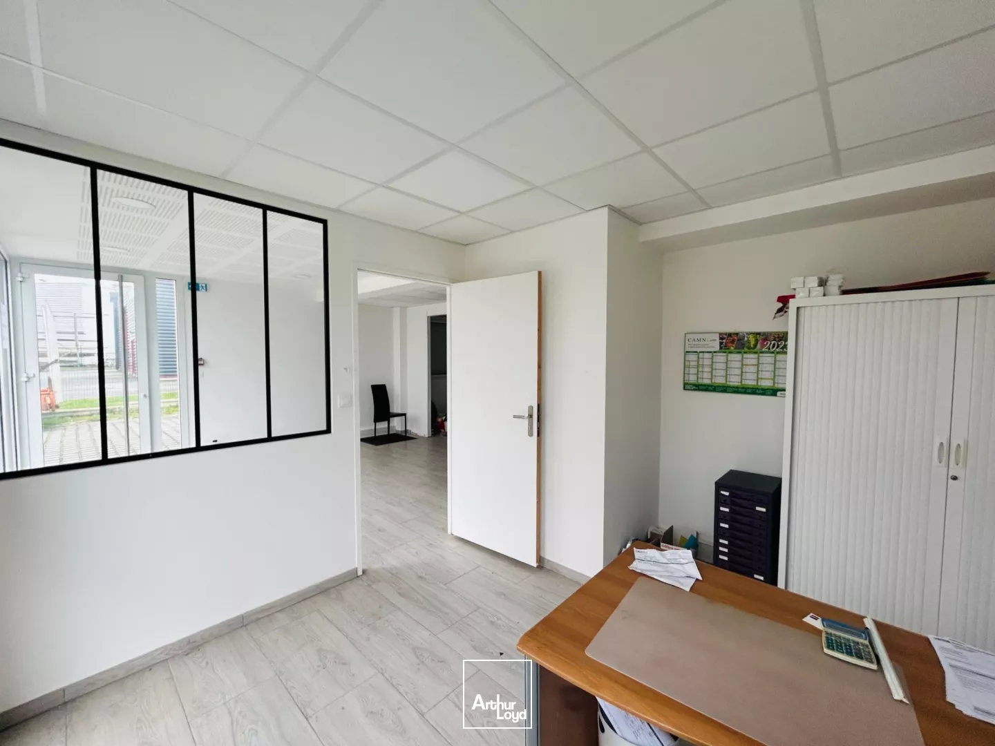 A LOUER STOCKAGE ET BUREAUX ST NAZAIRE BRAIS 