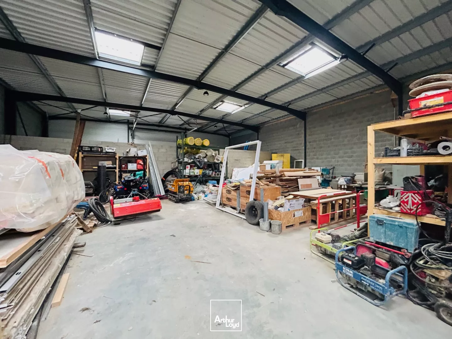 A LOUER STOCKAGE ET BUREAUX ST NAZAIRE BRAIS 