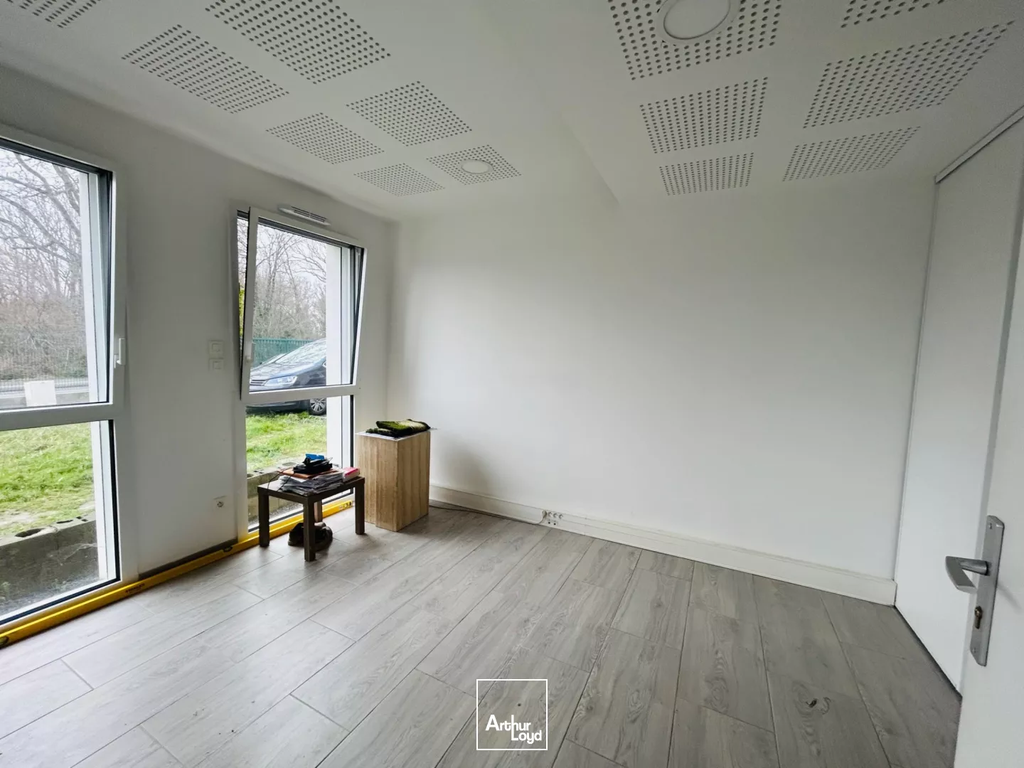 A LOUER STOCKAGE ET BUREAUX ST NAZAIRE BRAIS 