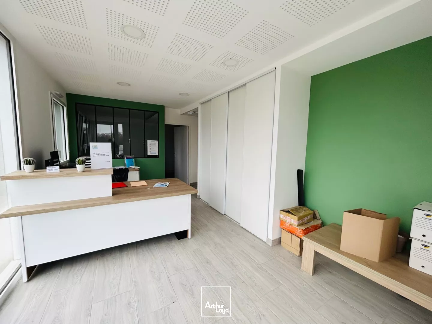 A LOUER STOCKAGE ET BUREAUX ST NAZAIRE BRAIS 