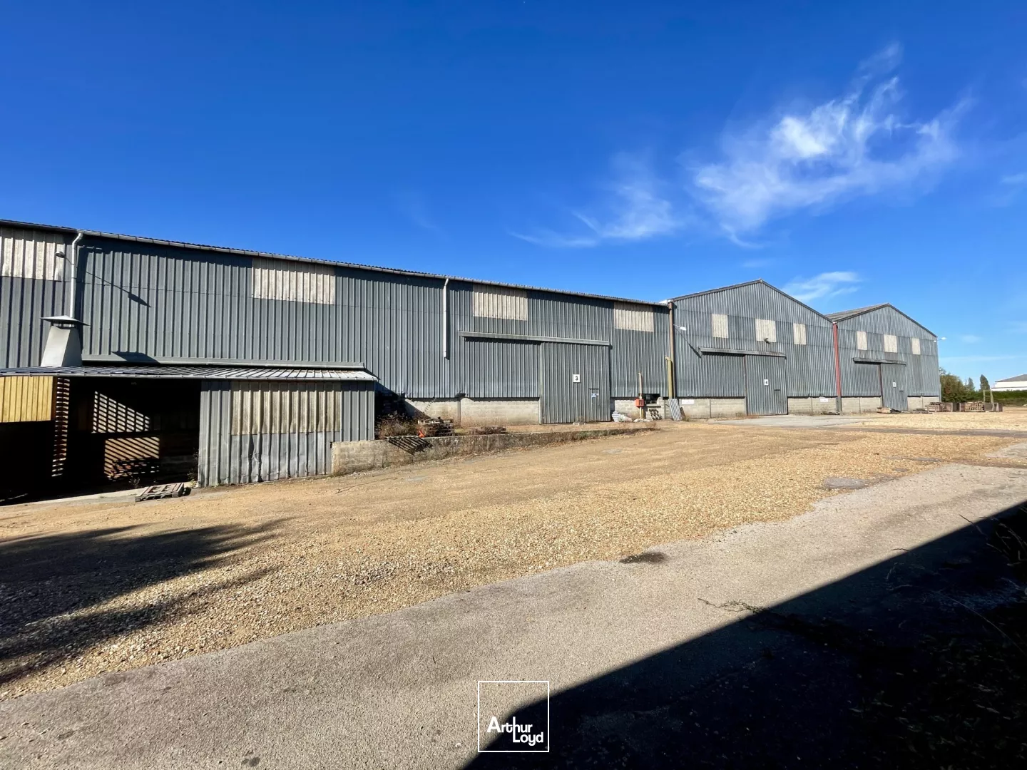 Locaux d'activité à vendre à VERNEUIL SUR AVRE 27130