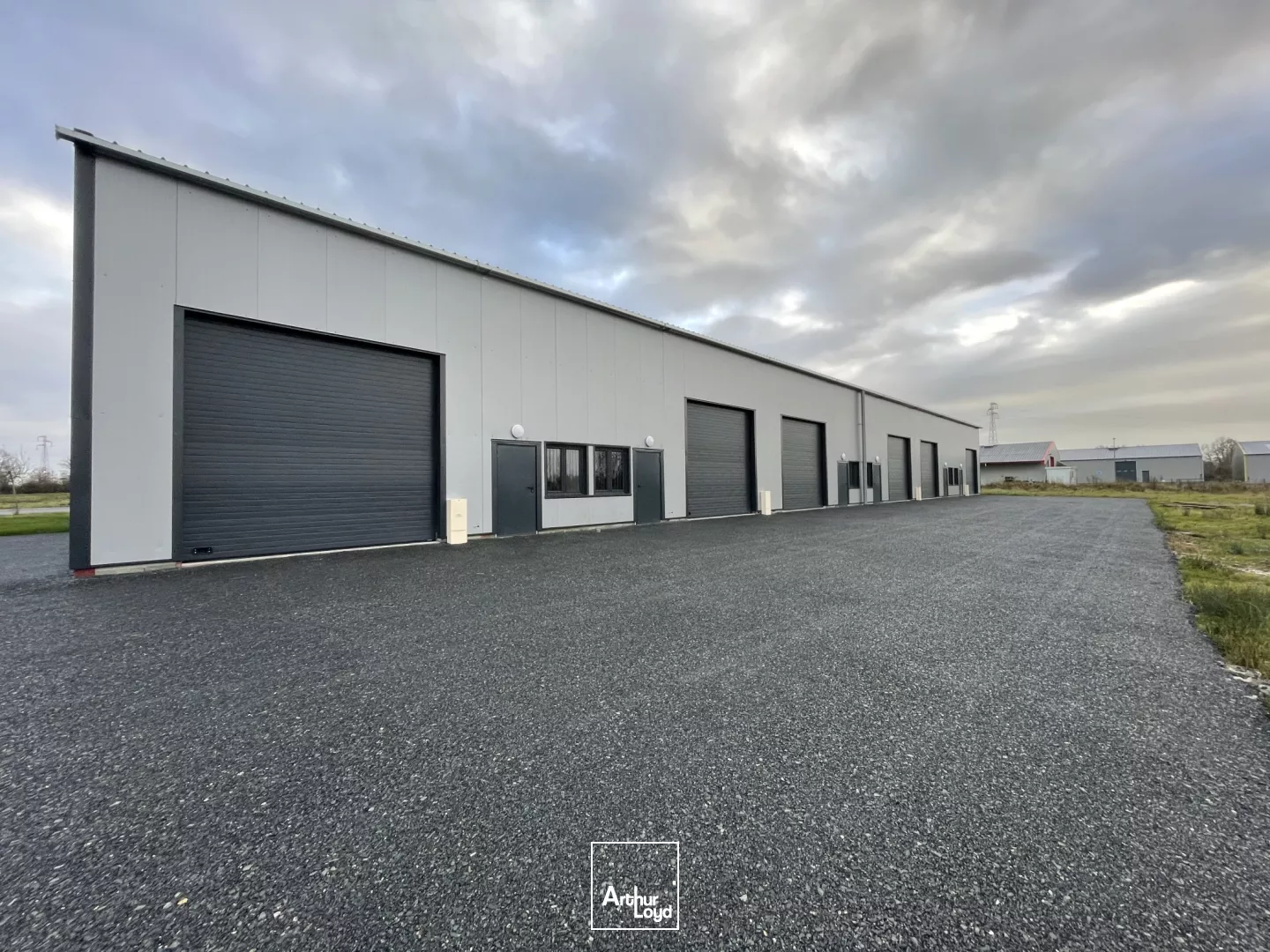 Locaux d'activité à vendre à EPAIGNES 27260