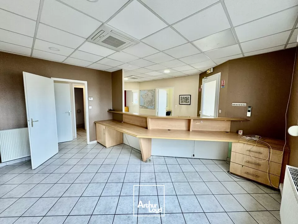 LOCAL D'ACTIVITE - ENTREPOT à LOUER de 1633 m²