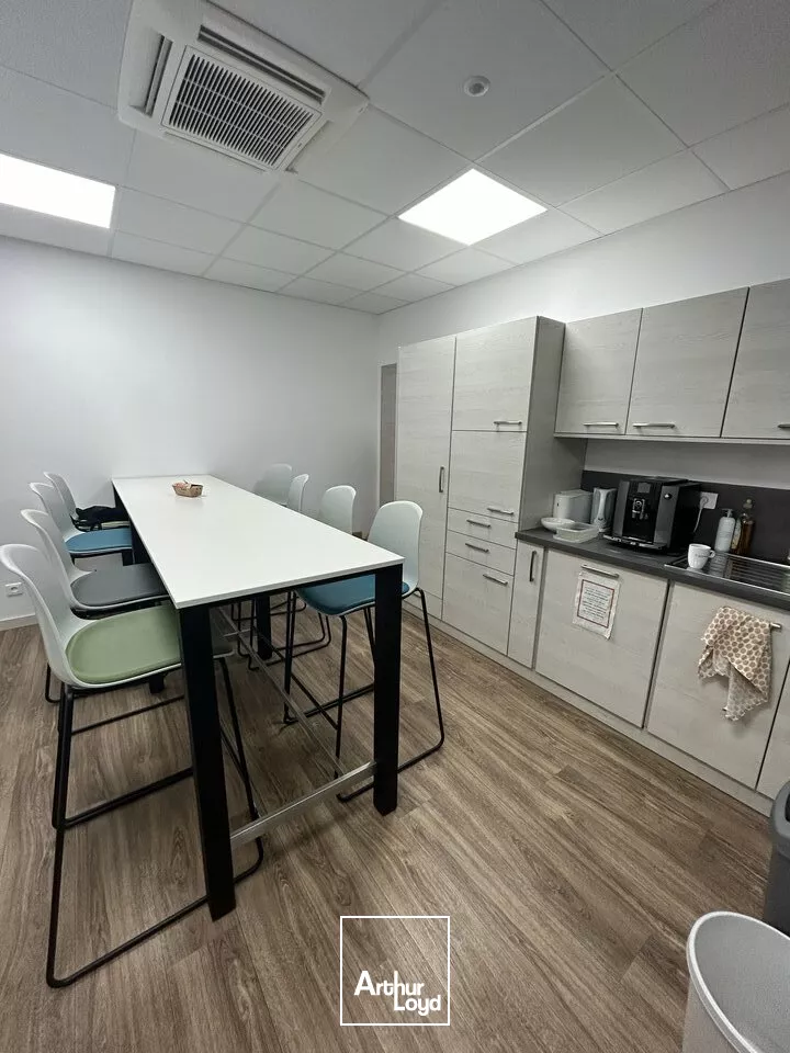 BUREAUX à LOUER de 300.3 m²