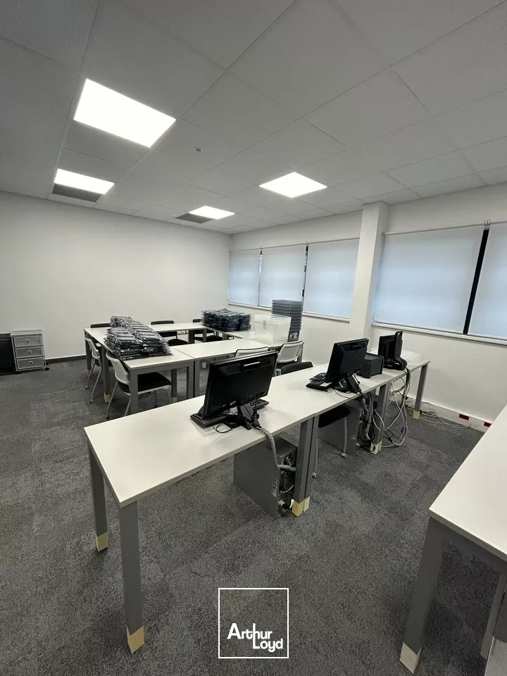 BUREAUX à LOUER de 300.3 m²