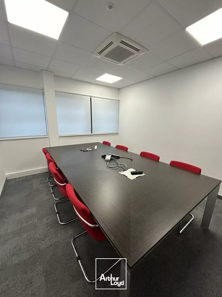 BUREAUX à LOUER de 300.3 m²