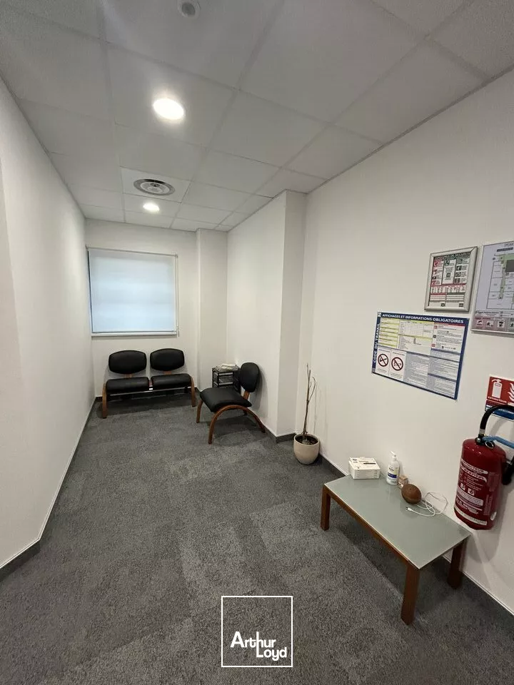 BUREAUX à VENDRE de 300.3 m²