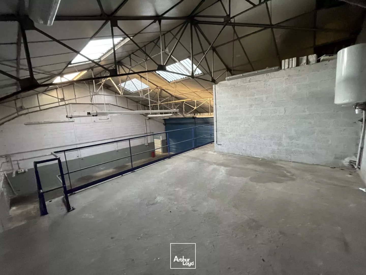 A LOUER -Local d'activité de 400 m2