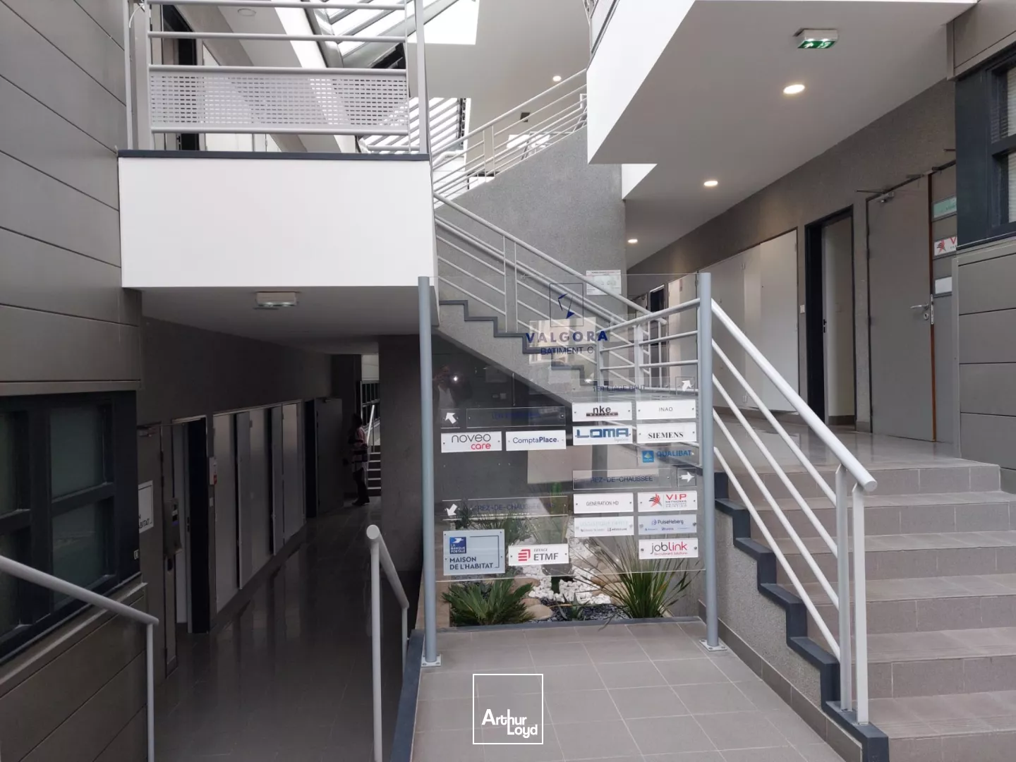 Bureaux à louer avec parkings - VALGORA - LA VALETTE DU VAR