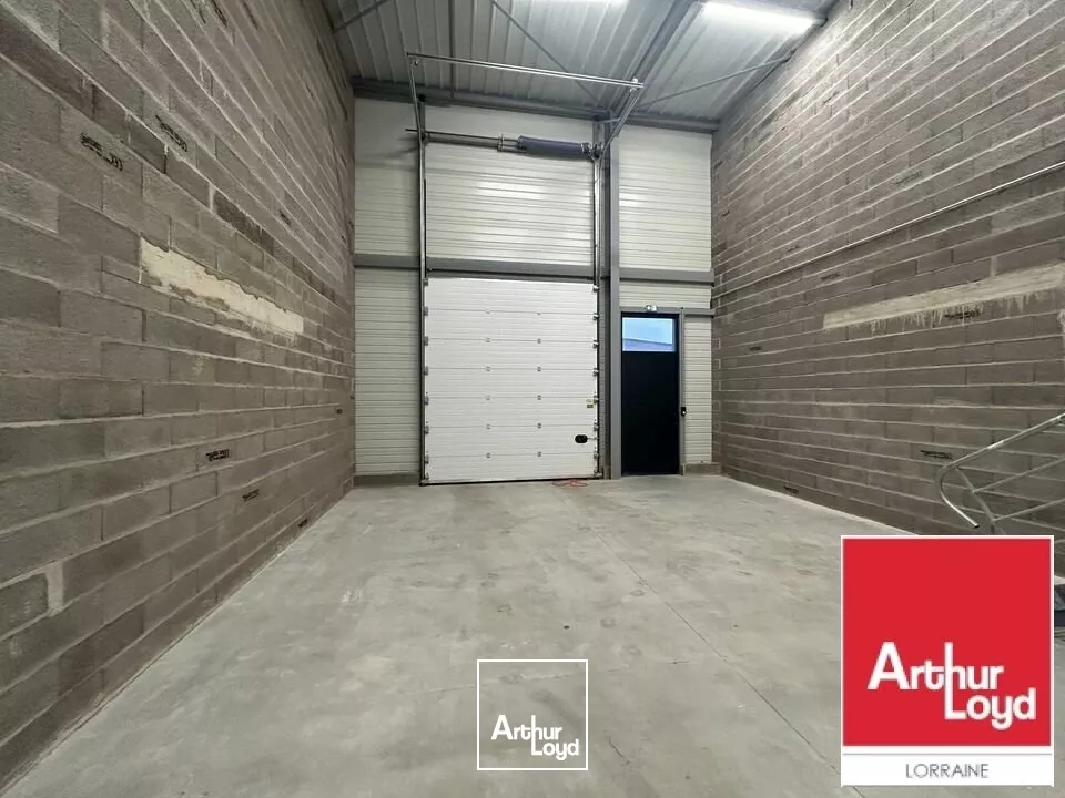 LOCAL D'ACTIVITE - ENTREPOT à LOUER de 143 m²