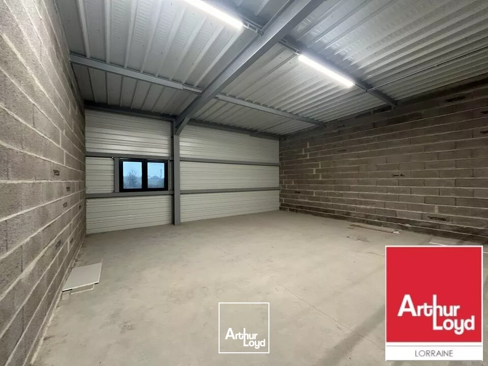 LOCAL D'ACTIVITE - ENTREPOT à LOUER de 143 m²