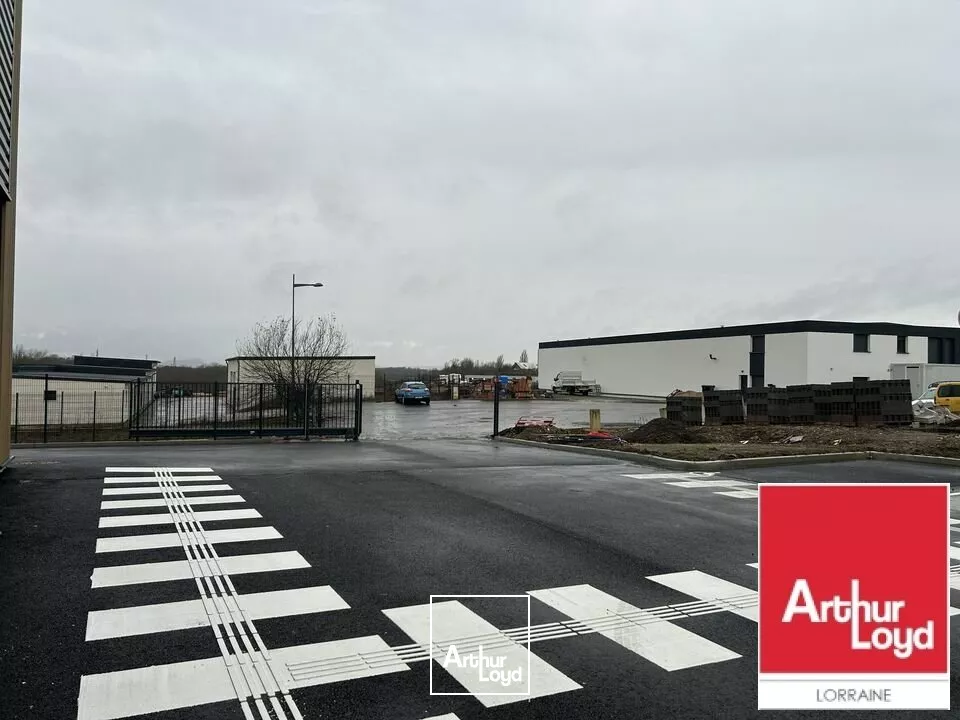 LOCAL D'ACTIVITE - ENTREPOT à LOUER de 143 m²