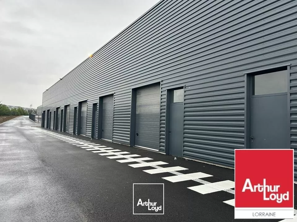 LOCAL D'ACTIVITE - ENTREPOT à LOUER de 143 m²