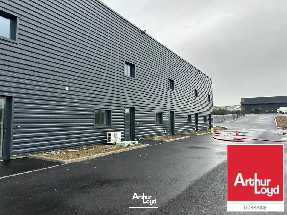 LOCAL D'ACTIVITE - ENTREPOT à LOUER de 143 m²