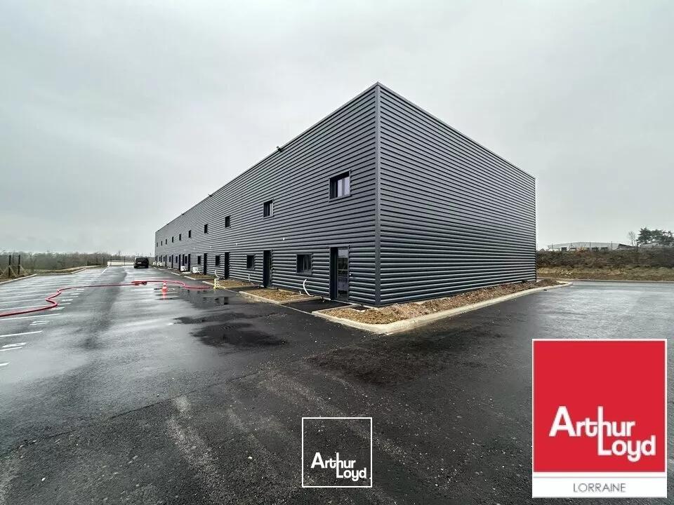 LOCAL D'ACTIVITE - ENTREPOT à LOUER de 143 m²