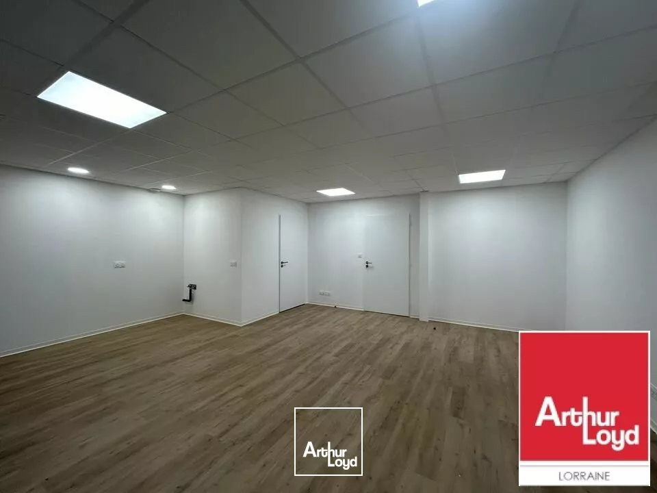 LOCAL D'ACTIVITE - ENTREPOT à LOUER de 143 m²