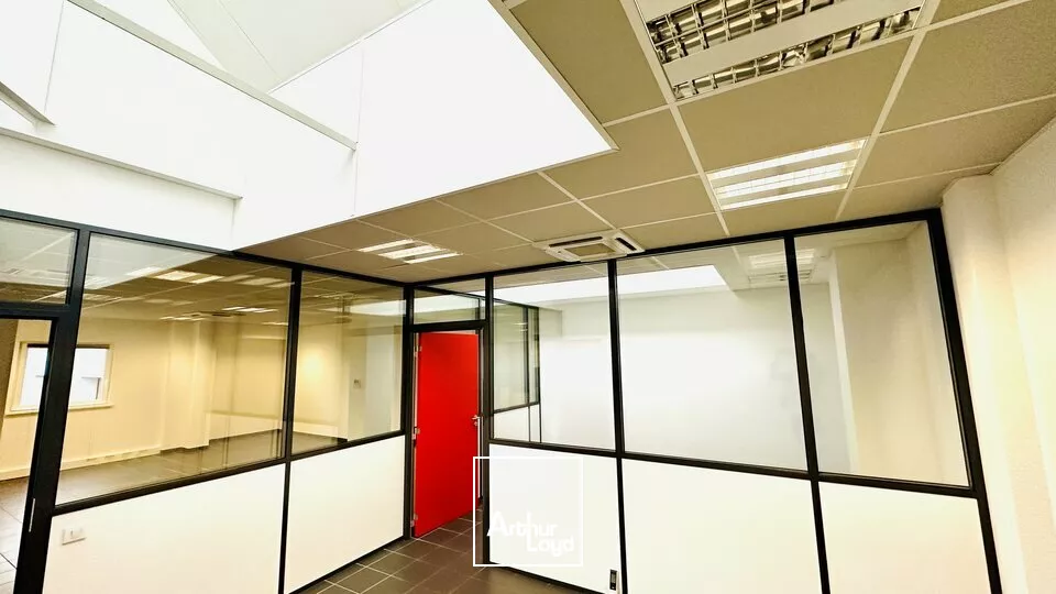 BUREAUX à VENDRE de 361 m²