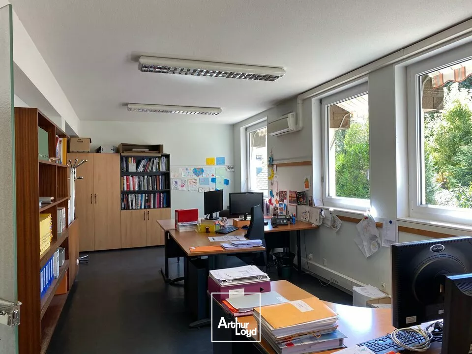 Chalon sur Saône, axe entrant sortant- Bureaux, parking