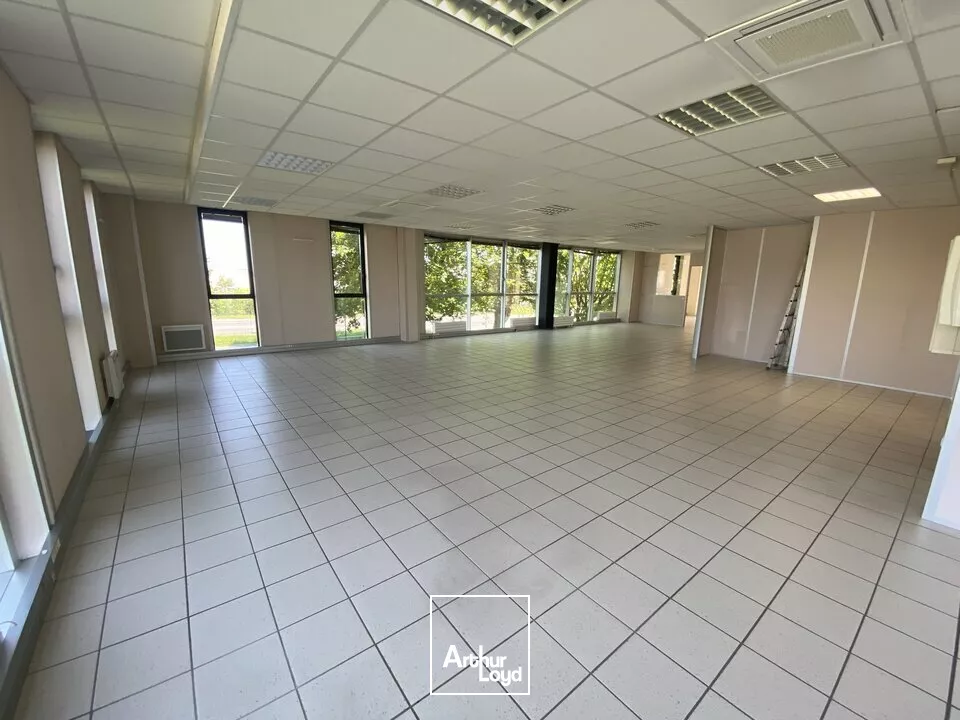 BUREAUX D'ENVIRON 360m2 divisible à partir de 111 m2 - REIMS FARMAN