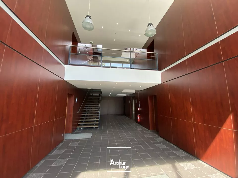 BUREAUX D'ENVIRON 360m2 divisible à partir de 111 m2 - REIMS FARMAN