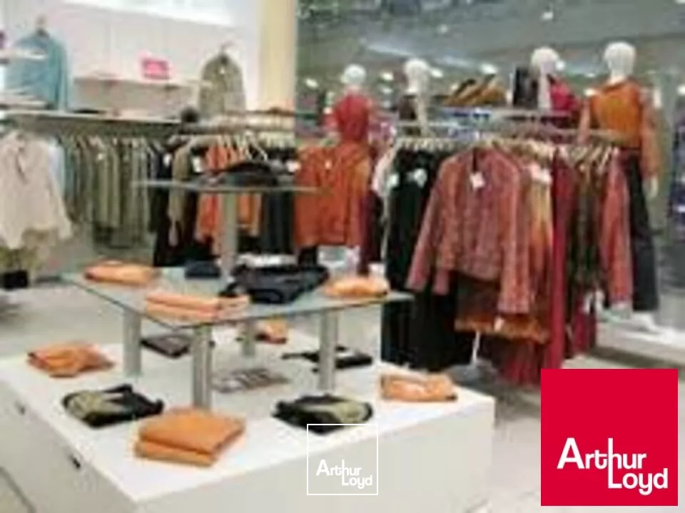 ANGLET - sur axe passant - Local de 75m²