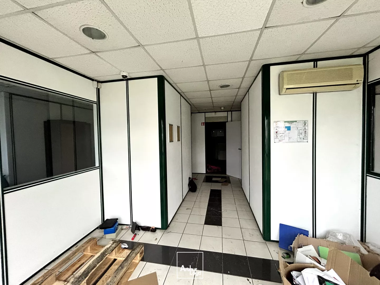 EXCLUSIVITÉ - Bureaux de 550 m² à louer à Lormont - ZA La Gardette - proche A10