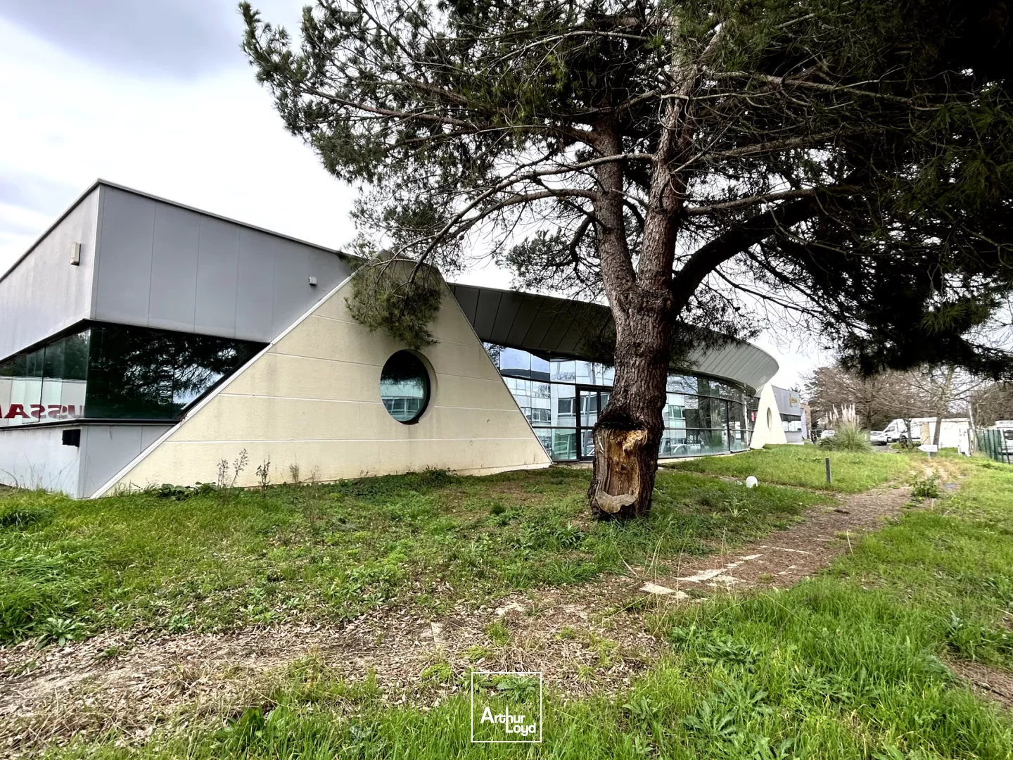 EXCLUSIVITÉ - Bureaux de 550 m² à louer à Lormont - ZA La Gardette - proche A10