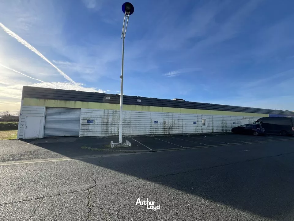 A louer local commercial 325 m² - CHAMBRAY-LES-TOURS