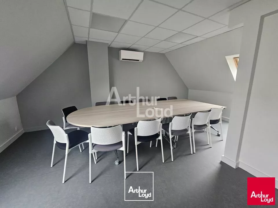 ANGERS AXE PASSANT Ensemble immobilier indépendant de 222 m² à louer 