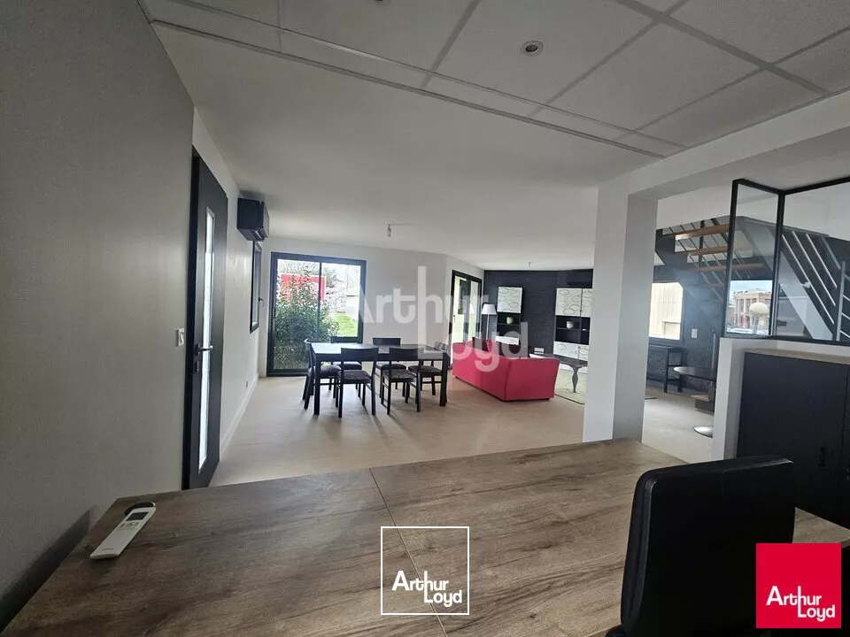 ANGERS AXE PASSANT Ensemble immobilier indépendant de 222 m² à louer 
