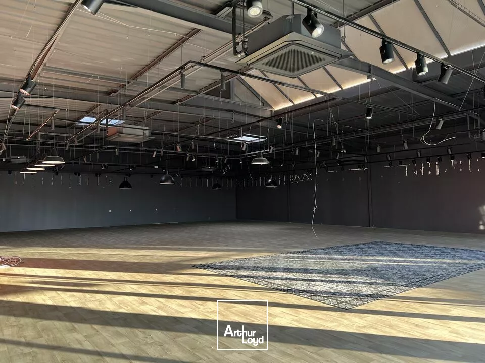 TOURS NORD ZONE COMMERCIALE DE L'HORLOGE LOCAL COMMERCIAL A LOUER 480 M²