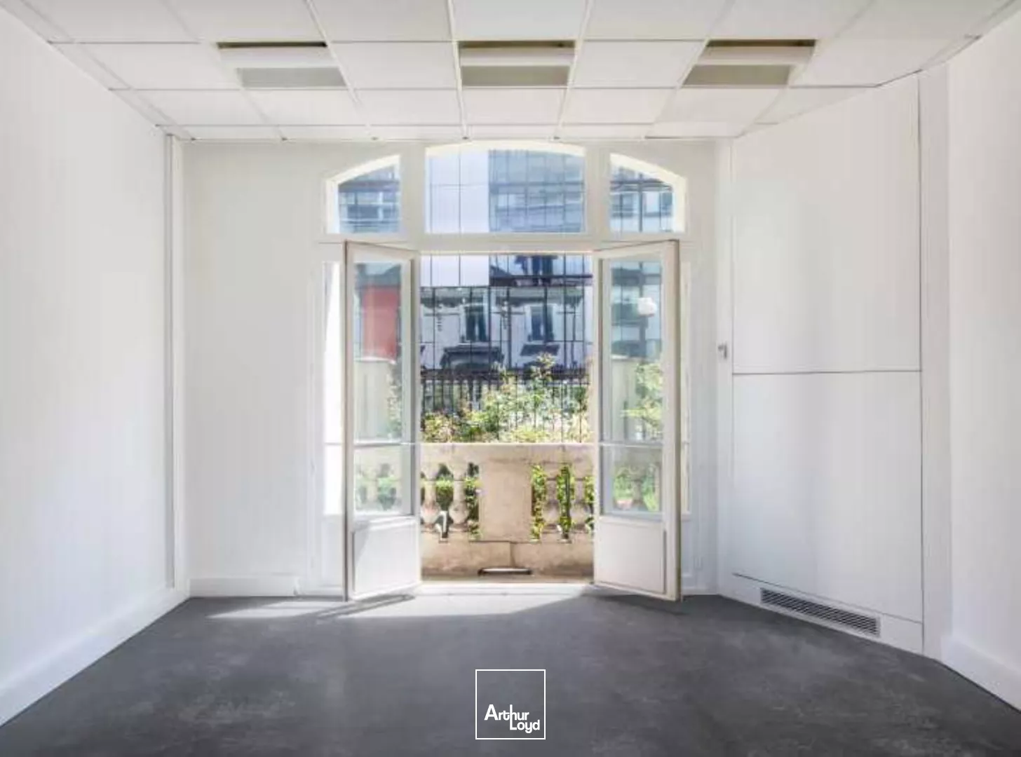 Bel hôtel particulier à Clichy, pour des bureaux d'exception, proximité gare de Clichy-Levallois - Opportunité rare