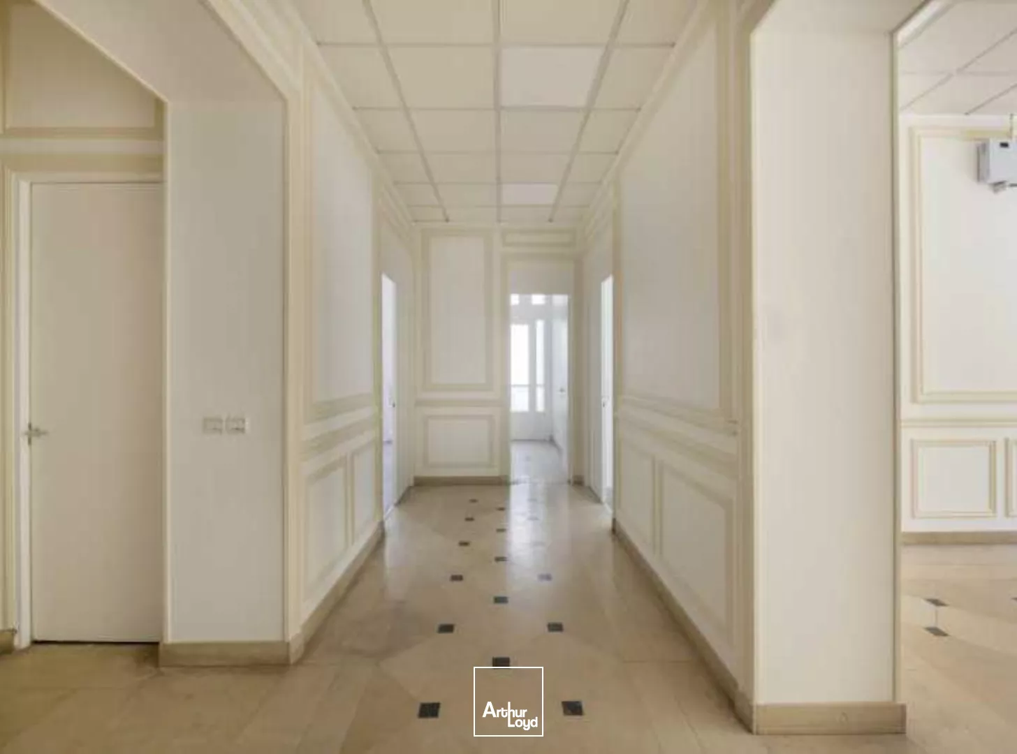 Bel hôtel particulier à Clichy, pour des bureaux d'exception, proximité gare de Clichy-Levallois - Opportunité rare