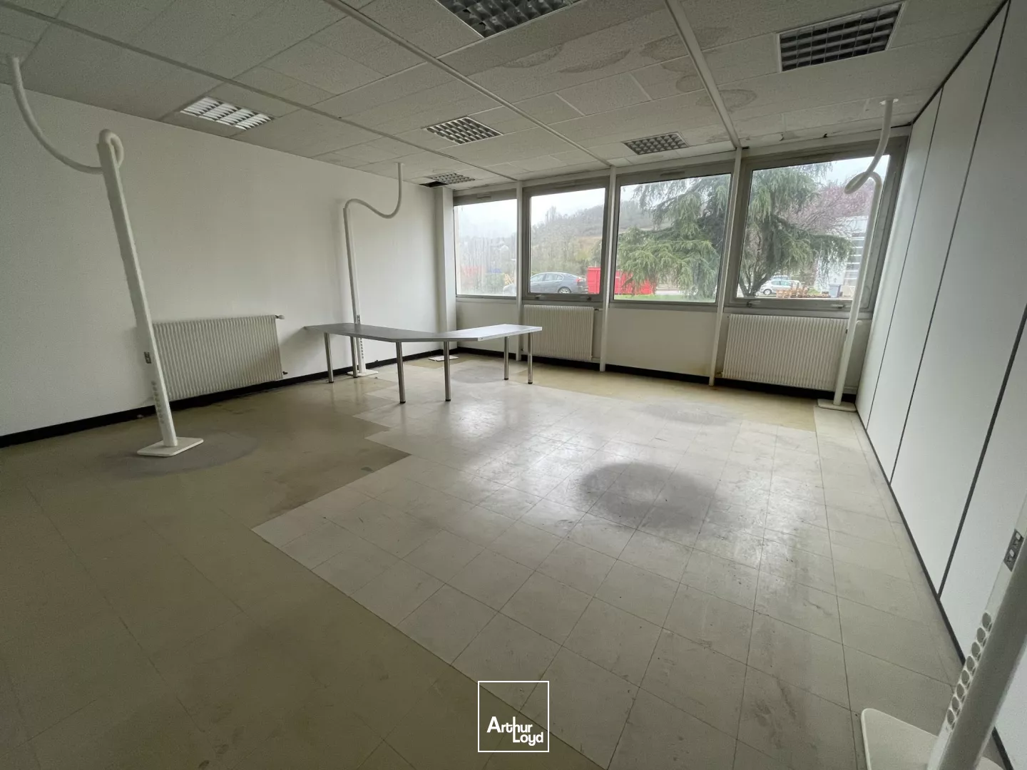 Bureaux à louer à MENILLES 27120