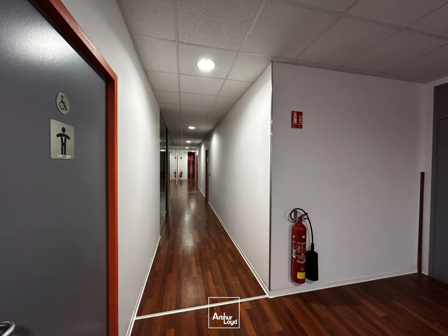 Location de bureaux de 490 m² à Gradignan, proche échangeur A63