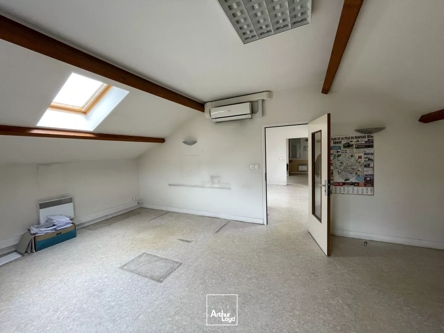 LOCAL D'ACTIVITÉS - BUREAUX - A LOUER - BEAUVAIS