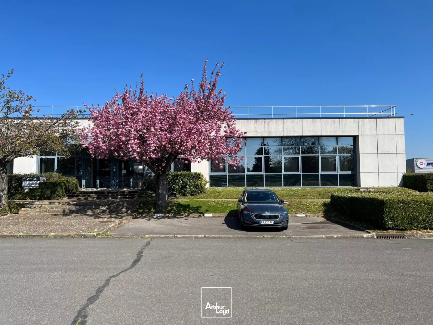 RARE! A LOUER SURFACES MIXTES