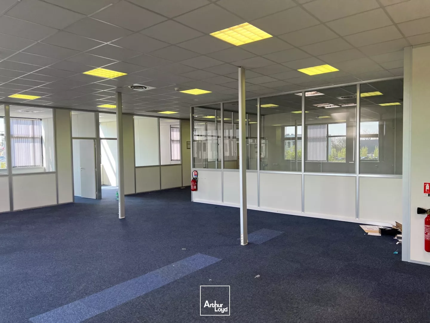 RARE! A LOUER SURFACES MIXTES