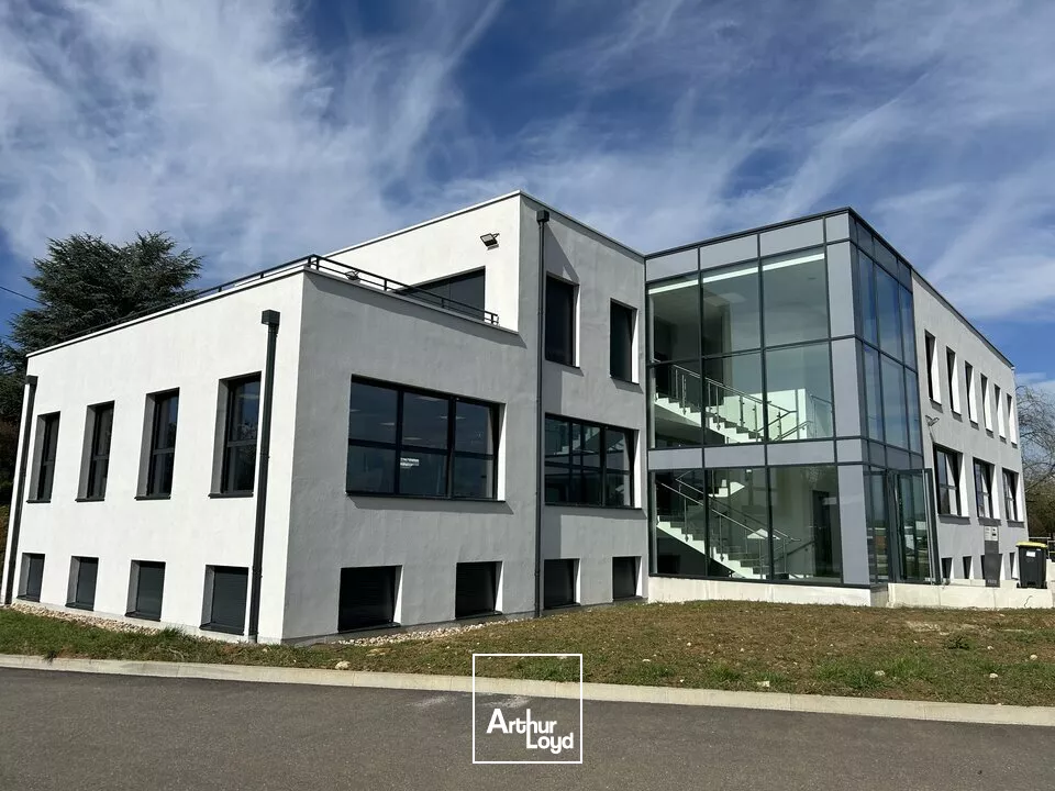 BUREAUX à LOUER de 381.67 m²