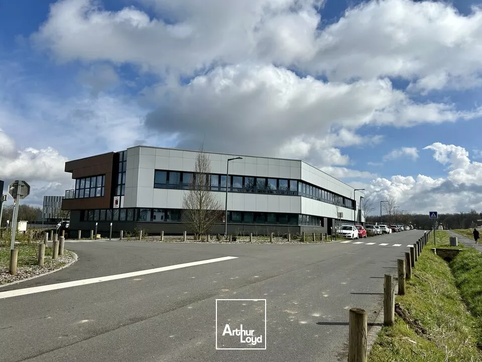 BUREAUX à VENDRE de 300.3 m²