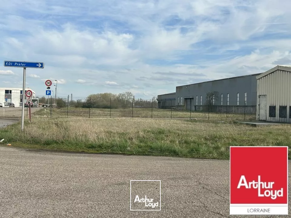 ENTREPOT - ATELIER à LOUER de 233 m²