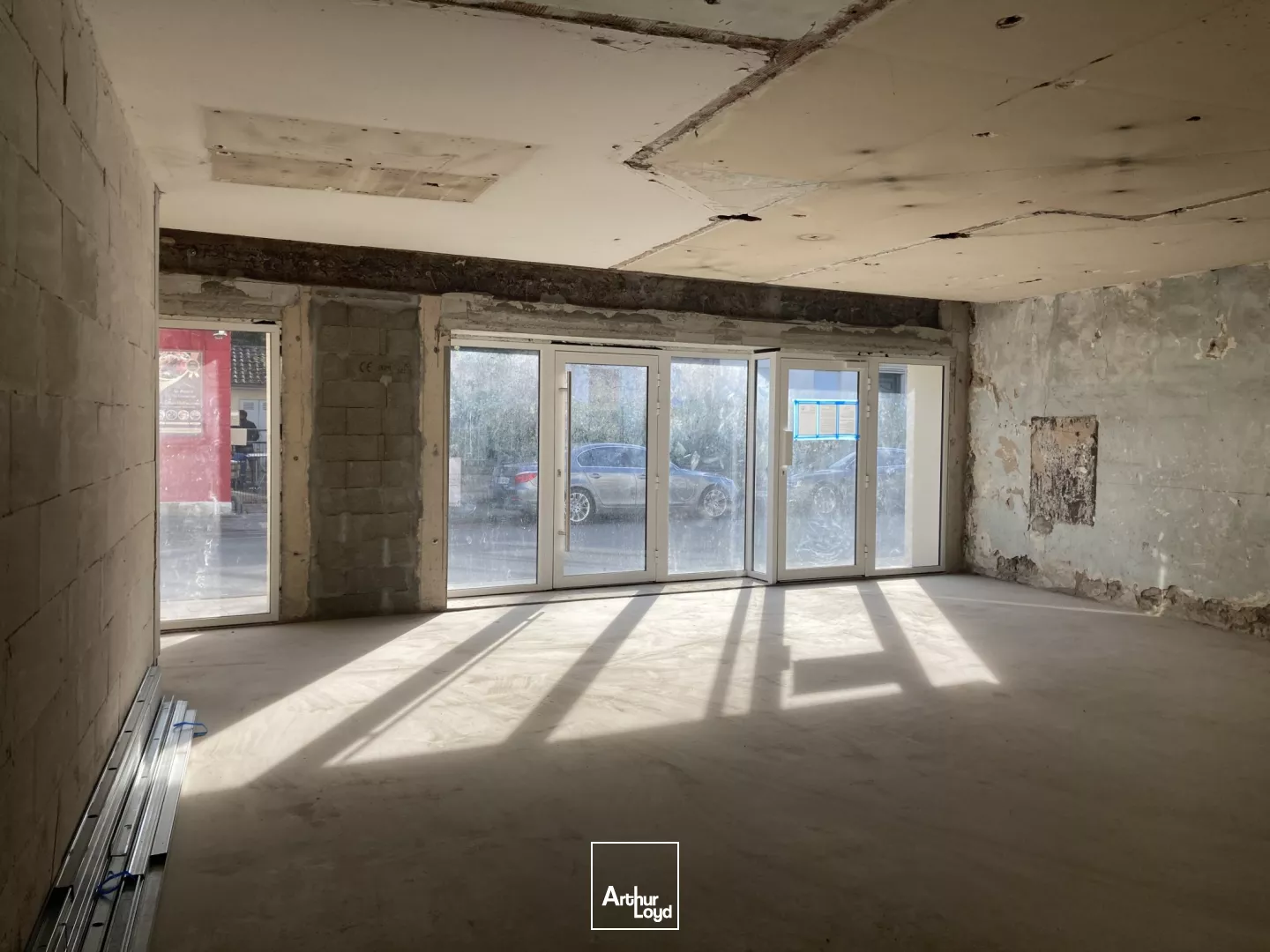 Local commercial ou professionnel à vendre en pied d'immeuble à Gujan-Mestras sur un axe très fréquenté