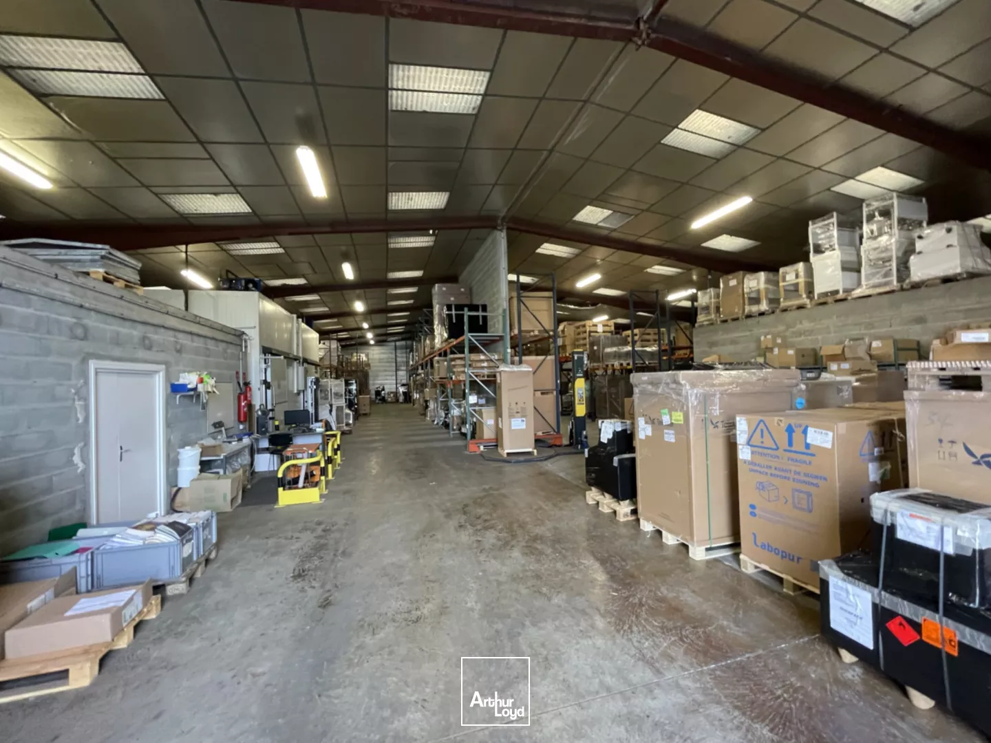 Entrepot - Stockage - 880 m2 - La Chapelle sur Erdre