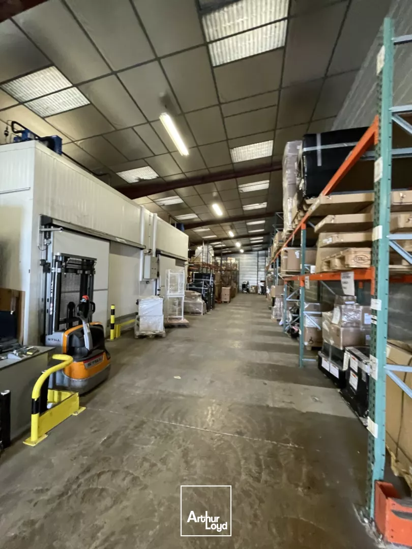 Entrepot - Stockage - 880 m2 - La Chapelle sur Erdre