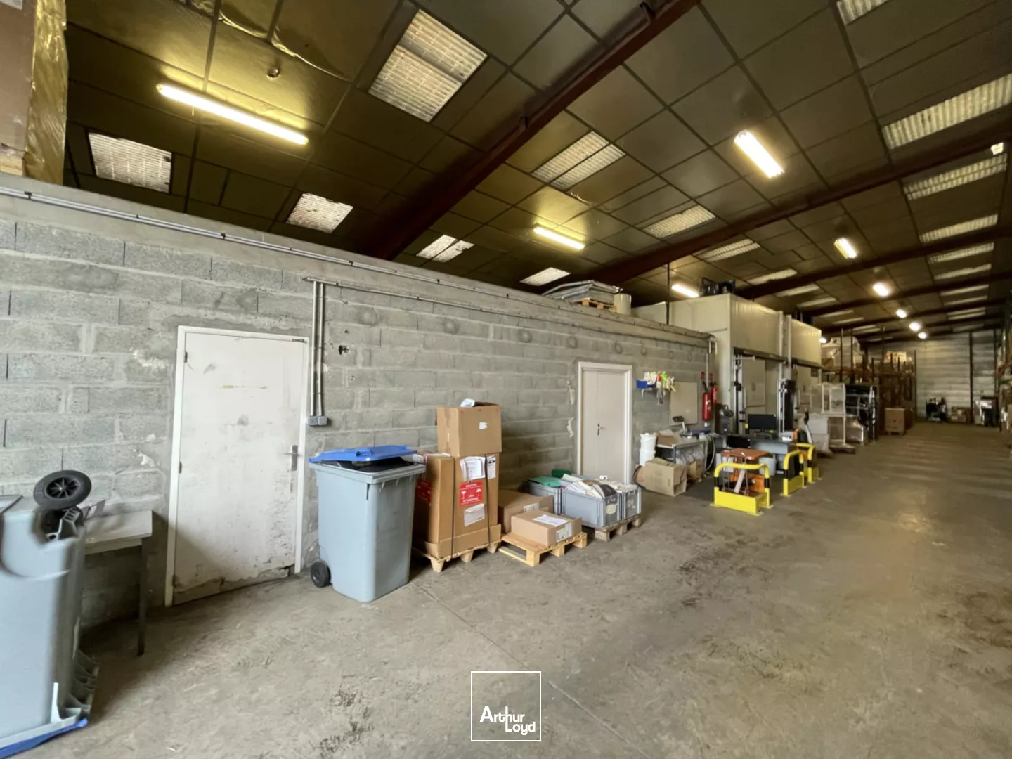 Entrepot - Stockage - 880 m2 - La Chapelle sur Erdre