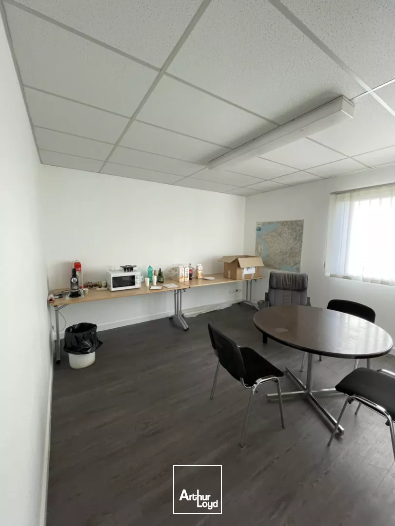 Entrepot - Stockage - 880 m2 - La Chapelle sur Erdre