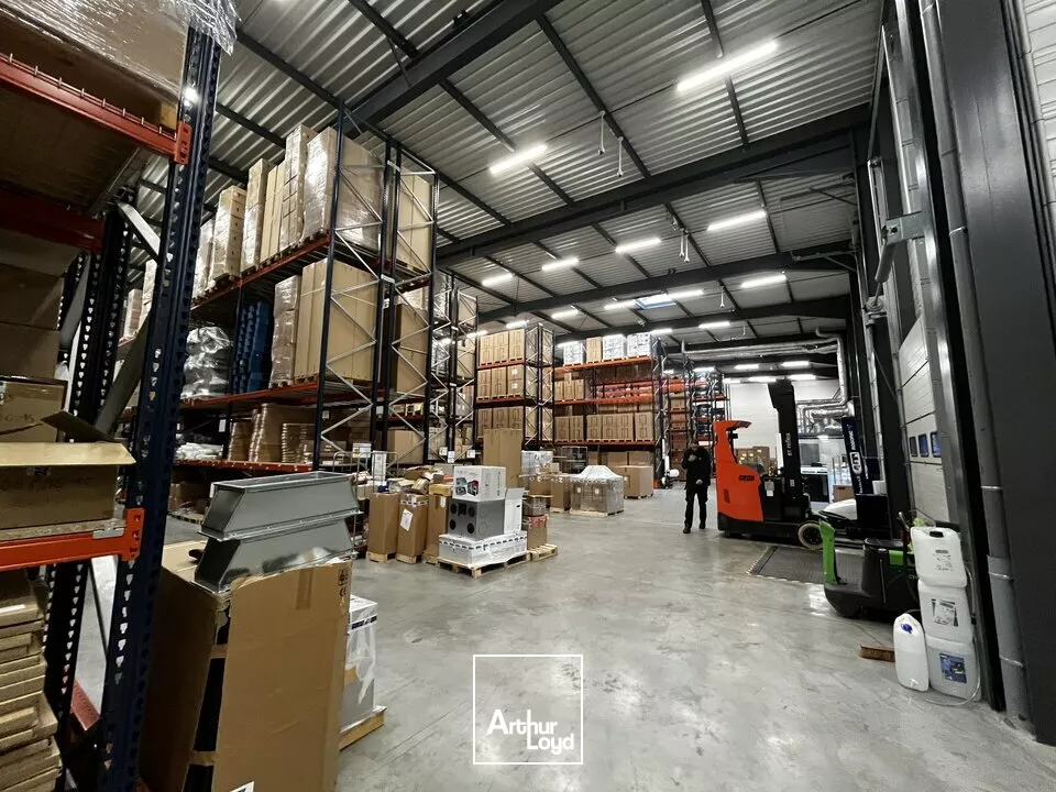 LOCAL D'ACTIVITE - ENTREPOT à LOUER de 2141 m²